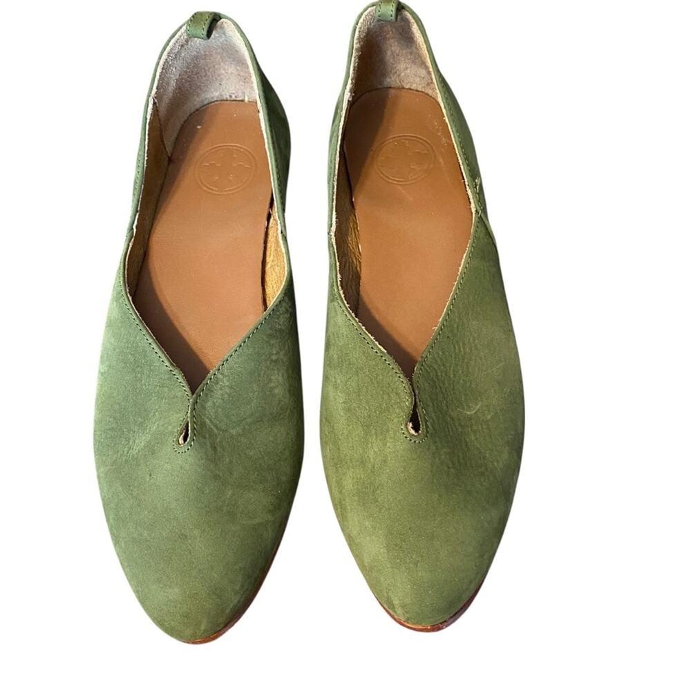 Charleston Shoe Co Suede Ballet Flat Army Olive Green size 9 no ankle strap